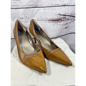 Tahari Women Tan Pointed Toe Patent Leather Wingtip Heels Pumps Shoes‎ Size 7.5